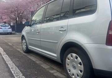VW Touran 25.000 km 5.280 &euro; Schwäbisch Gmünd 73525