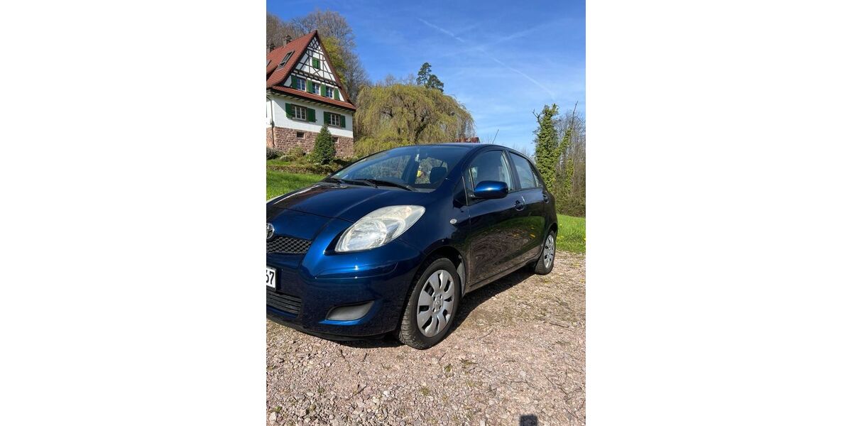 Toyota Yaris 141.000 km 4.800 &euro; Waiblingen 71334
