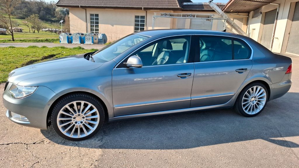 Skoda Superb 143.000 km 7.990 &euro; Weinstadt 71384