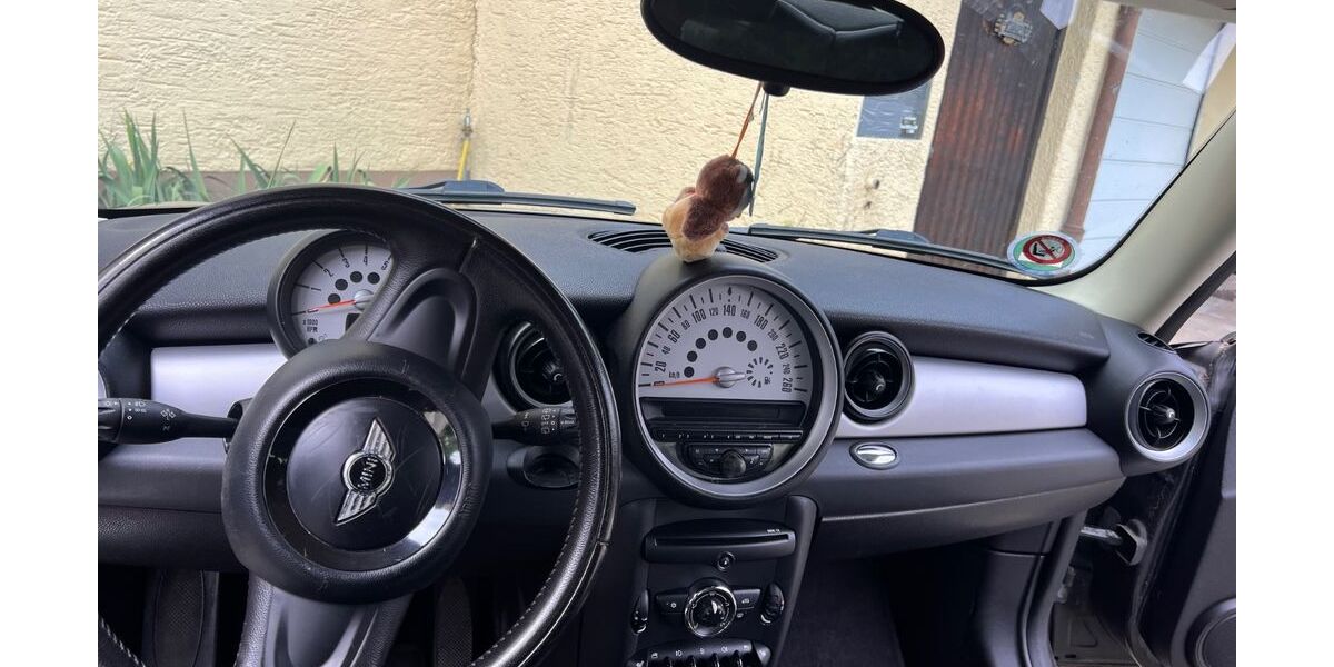 Mini ONE 187.554 km 2.300 &euro; Kuchen 73329