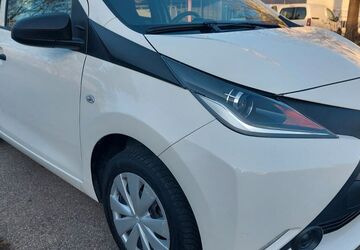 Toyota Aygo (X) 29.173 km 6.999 &euro; Fellbach 70736